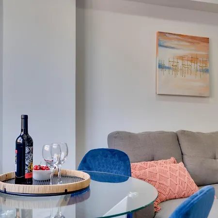Atlantis 50m From Makenzy Seafront דירה