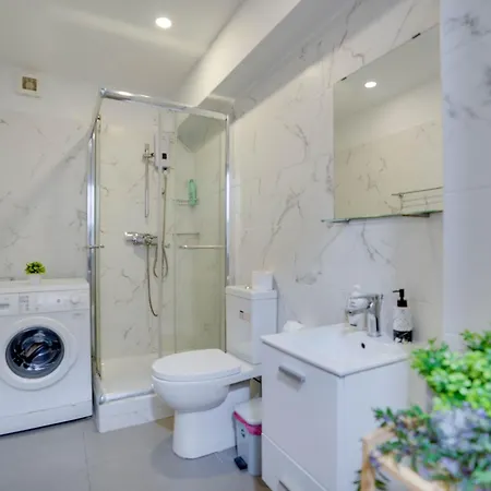 Atlantis 50m From Makenzy Seafront *