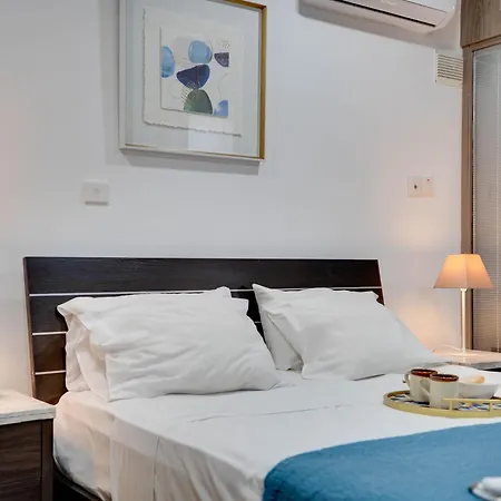 Apartament Atlantis 50m From Makenzy Seafront