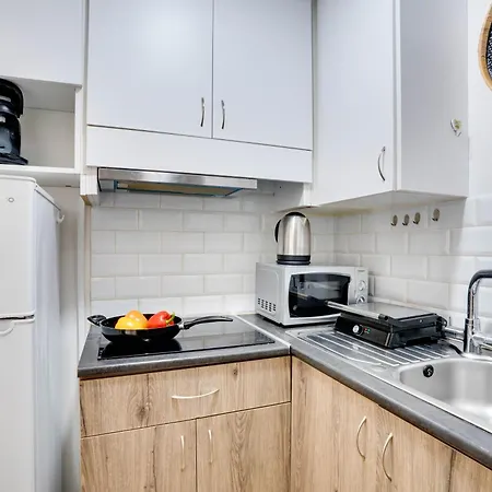 Apartament Atlantis 50m From Makenzy Seafront