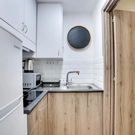 Apartament Atlantis 50m From Makenzy Seafront *