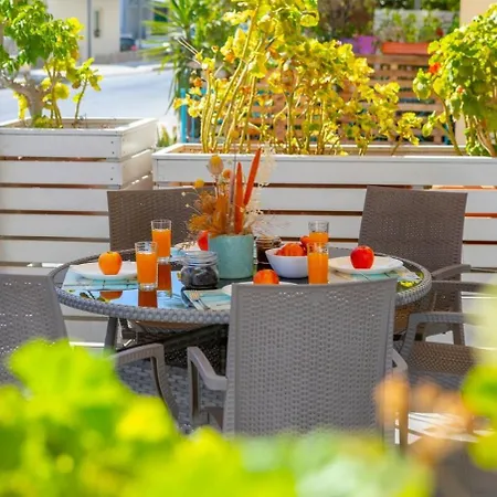 Atlantis 50m From Makenzy Seafront Apartament *