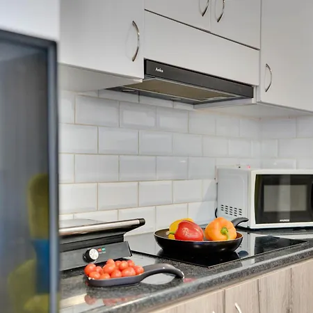 Atlantis 50m From Makenzy Seafront *