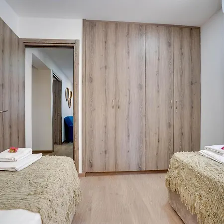 Atlantis 50m From Makenzy Seafront Apartament *