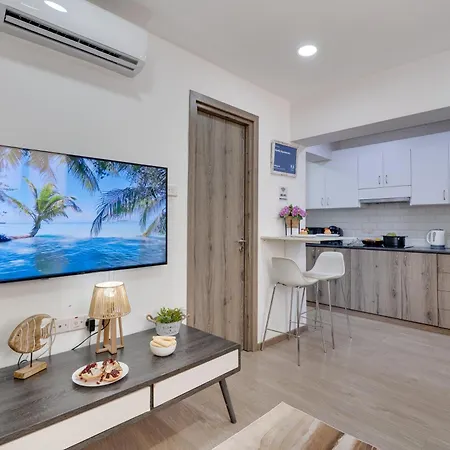 דירה Atlantis 50m From Makenzy Seafront לרנקה