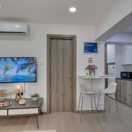 Atlantis 50m From Makenzy Seafront דירה לרנקה