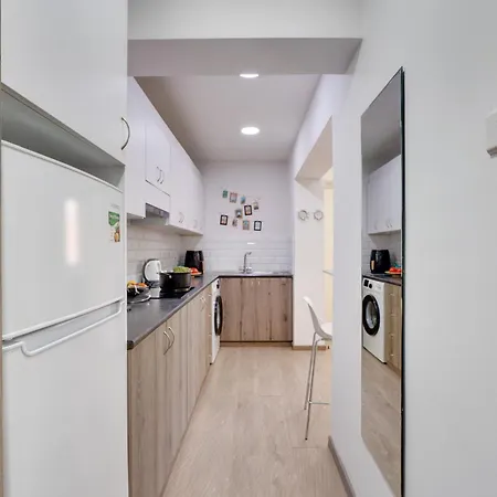 Atlantis 50m From Makenzy Seafront לרנקה
