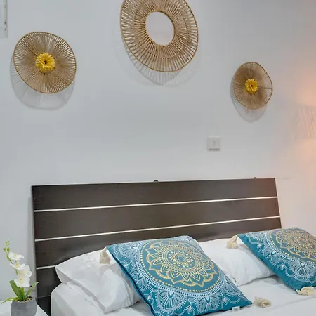 Atlantis 50m From Makenzy Seafront *