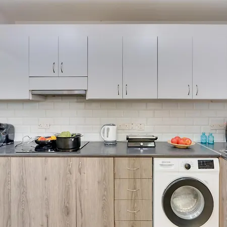 Atlantis 50m From Makenzy Seafront דירה