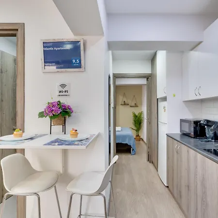 Atlantis 50m From Makenzy Seafront דירה לרנקה