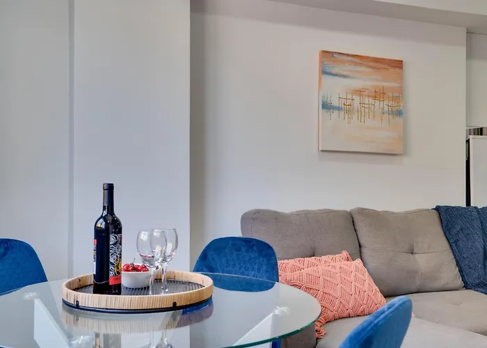 Atlantis 50m From Makenzy Seafront アパート