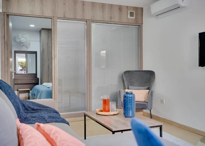 Atlantis 50m From Makenzy Seafront * ラルナカ