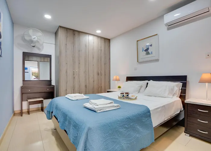 Atlantis 50m From Makenzy Seafront ラルナカ