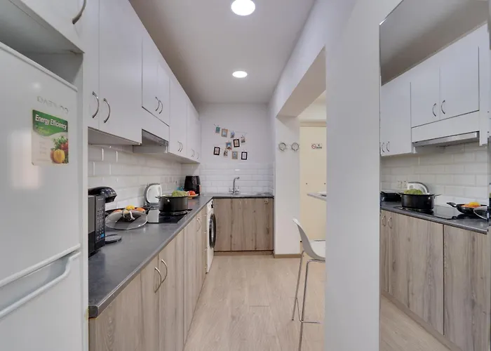 Atlantis 50m From Makenzy Seafront *