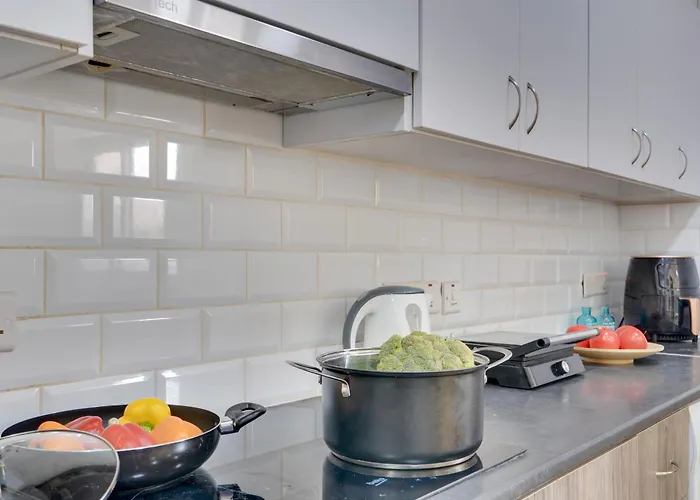 Atlantis 50m From Makenzy Seafront ラルナカ