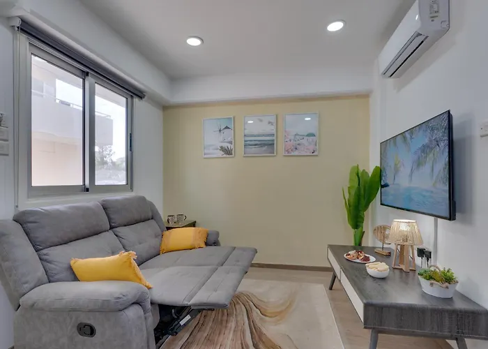 Atlantis 50m From Makenzy Seafront * ラルナカ