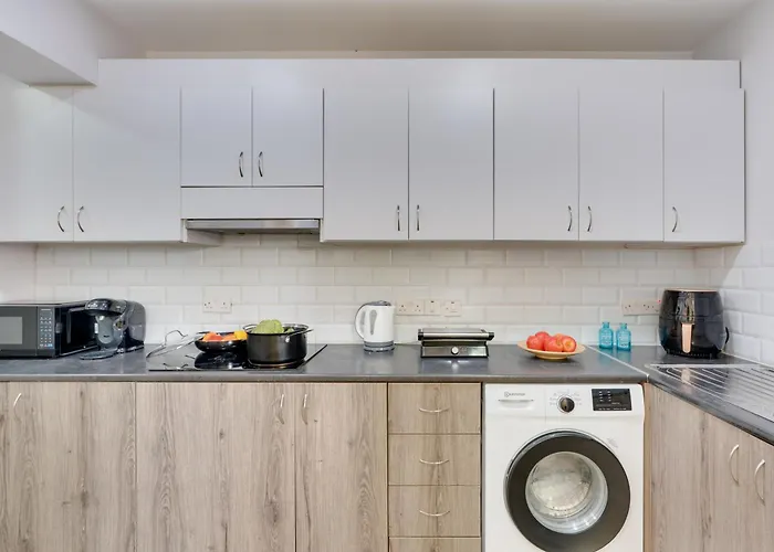 Atlantis 50m From Makenzy Seafront アパート