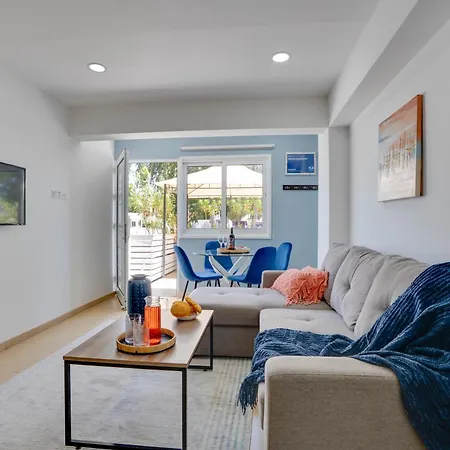 Atlantis 50m From Makenzy Seafront Apartament Larnaca