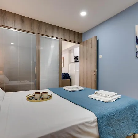 Atlantis 50m From Makenzy Seafront *