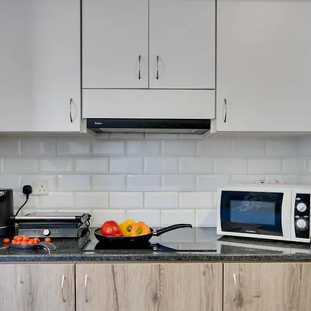 Lägenhet Atlantis 50m From Makenzy Seafront