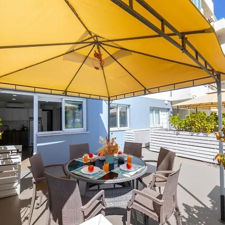 Atlantis 50m From Makenzy Seafront Appartamento Larnaca