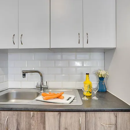 Atlantis 50m From Makenzy Seafront *