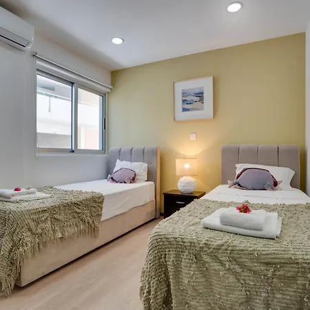 Atlantis 50m From Makenzy Seafront Larnaca