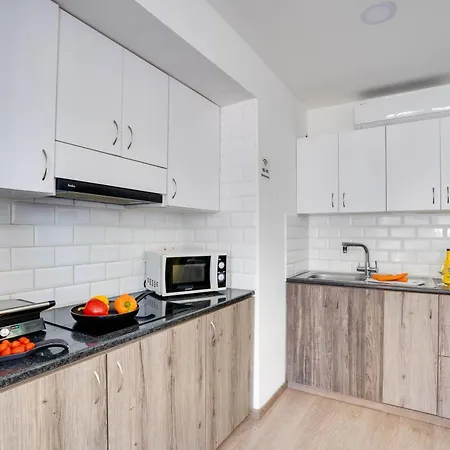 Atlantis 50m From Makenzy Seafront Appartamento *