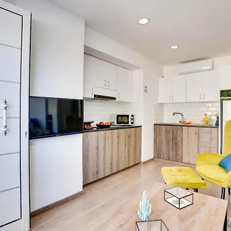 Appartamento Atlantis 50m From Makenzy Seafront *