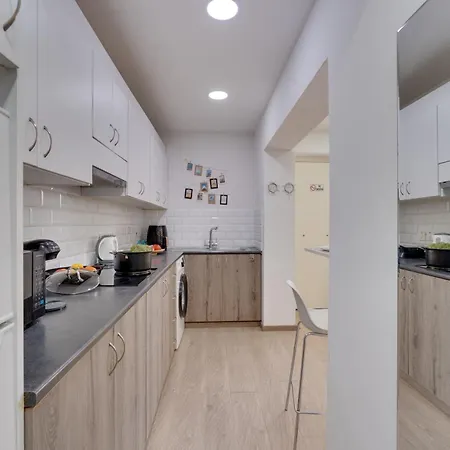 Atlantis 50m From Makenzy Seafront *