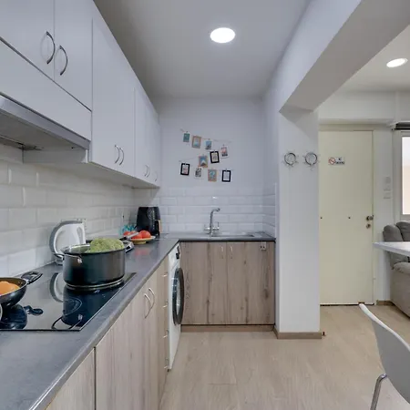 Atlantis 50m From Makenzy Seafront Appartamento Larnaca