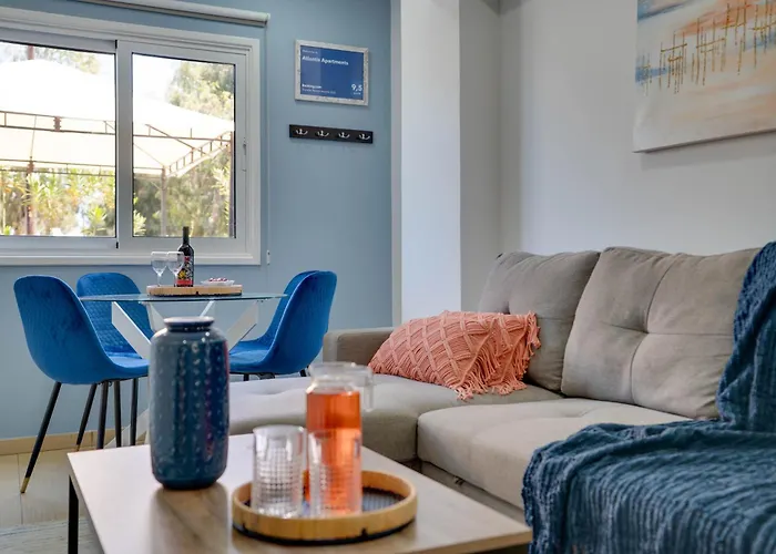 Atlantis 50m From Makenzy Seafront Apartmán Larnaca