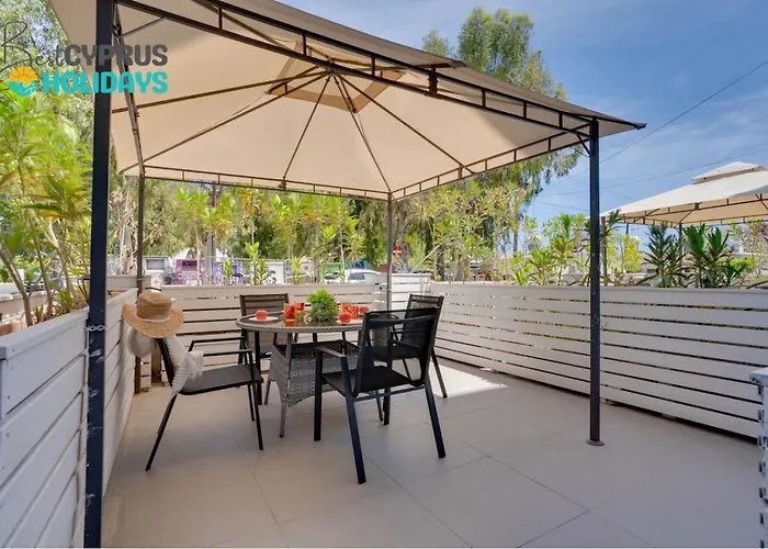 Atlantis 50m From Makenzy Seafront Apartamento *