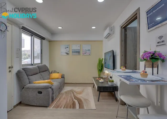 Atlantis 50m From Makenzy Seafront *