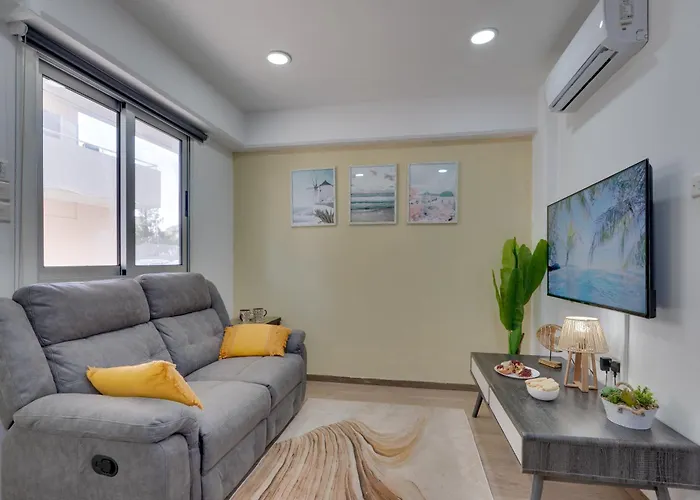 Atlantis 50m From Makenzy Seafront Apartmán