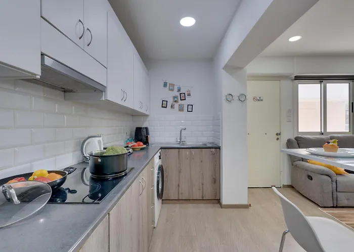 Atlantis 50m From Makenzy Seafront Apartmán Larnaca