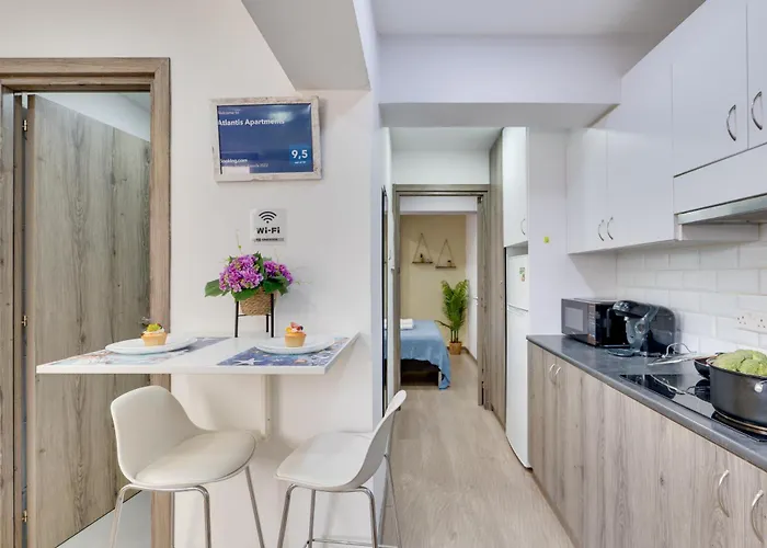 Atlantis 50m From Makenzy Seafront Apartmán Larnaca