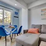 Apartment Atlantis 50m From Makenzy Seafront