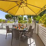 Atlantis 50m From Makenzy Seafront Apartment