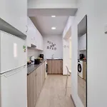 Atlantis 50m From Makenzy Seafront Larnaka