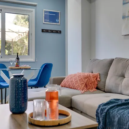 Atlantis 50m From Makenzy Seafront Apartment Larnaca